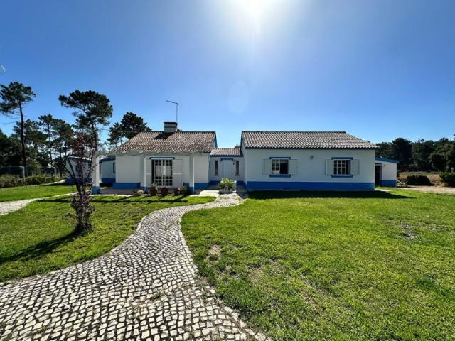 Quinta Jardim da Palmeira V4 em Azeitão com lote de 29.500m2