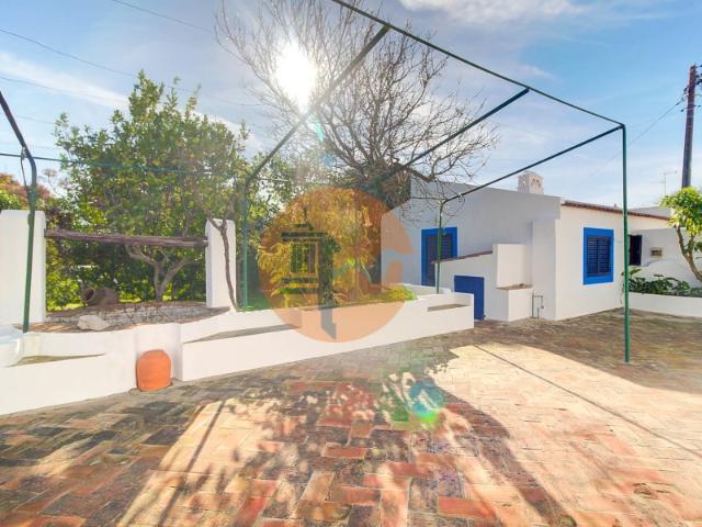 Quinta junto a núcleo urbano, com a possibilidade de construção de 7 moradias com piscina