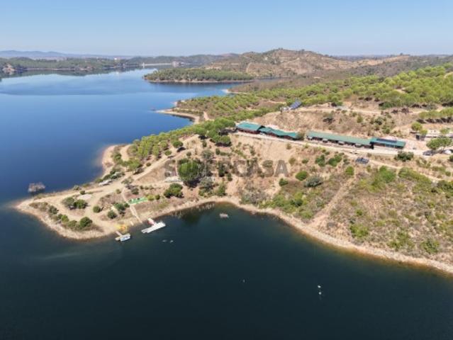 Quinta Off Grid de 10 Hectares com Acesso ao Lago e Ancoradouro