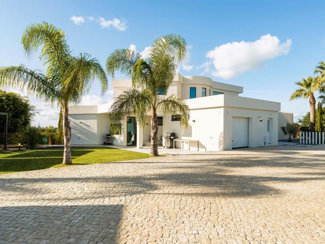 Quinta Moderna de Luxo com 4+1 Suítes, Anexo Independente e. 563m² Guia