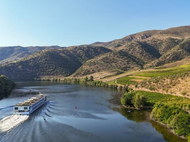 Quinta no Douro junto ao Rio com 3 construções 163m² Urrós e Peredo dos Castelhanos