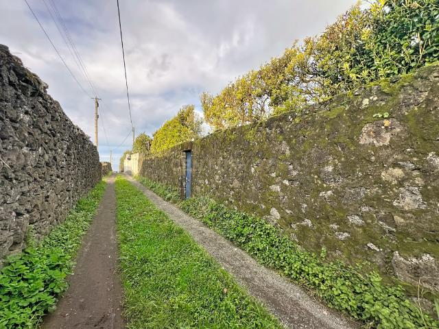 Quinta no Pico da Pedra – Refúgio com 1.400 m² de Tranquilidade