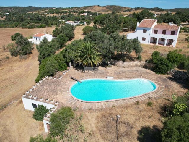 Quinta para renovação em Bensafrim