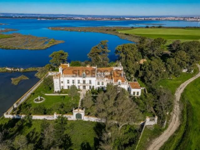 Quinta na margem sul do Tejo, com 105ha, com 5.000m2 de área urbana