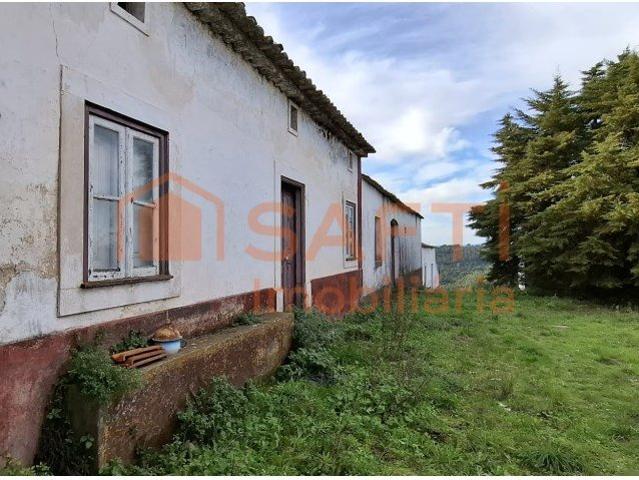 Quinta na Vila da Marmeleira Um Refúgio com Potencial Infi. 0m² Marmeleira e Assentiz