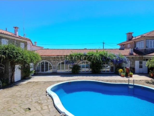 Quinta com 14316m² junto ao aeroporto com 12 Quartos