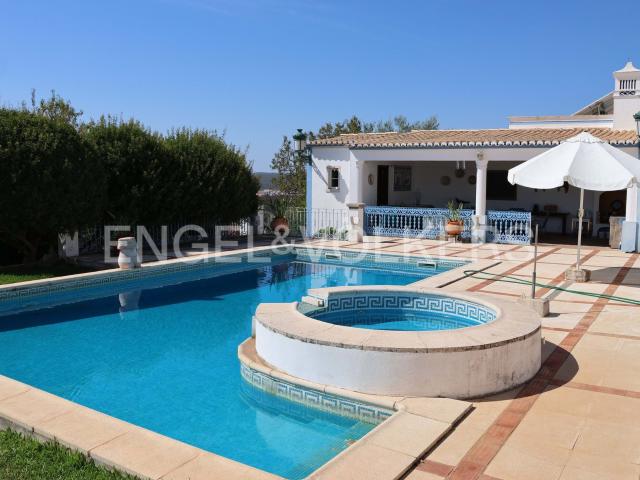 Quinta Secular com Moradia T8 com piscina em Querença, Loulé 622m² Querença, Tôr e Benafim