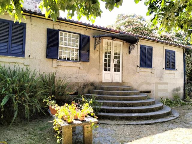 Quinta Senhorial com Brasão em Santa Marta de Portuzelo