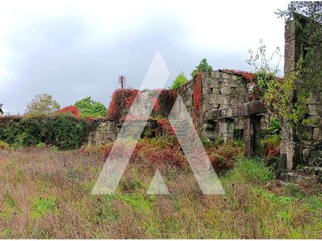 Quinta para reconstrução para viver, descansar ou para inves. 390m² Bouro Santa Maria