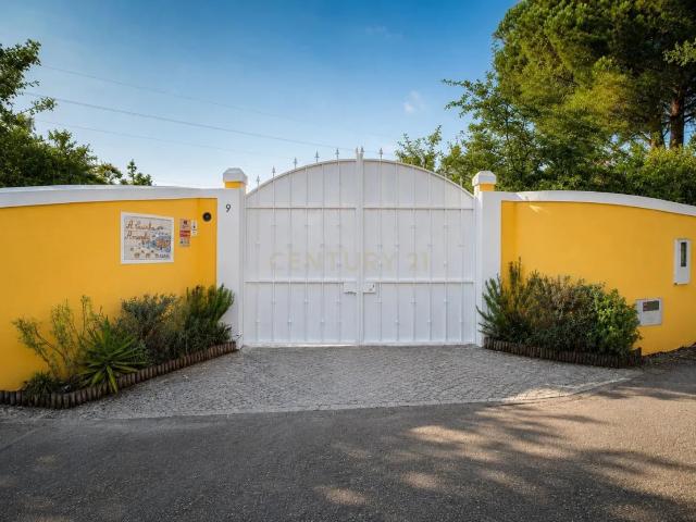 Quinta privada T4 em Vale Moinhos, SANTARÉM · A1 a 5 min · Lisboa AEROPORTO a 30 min · Construção 2000
