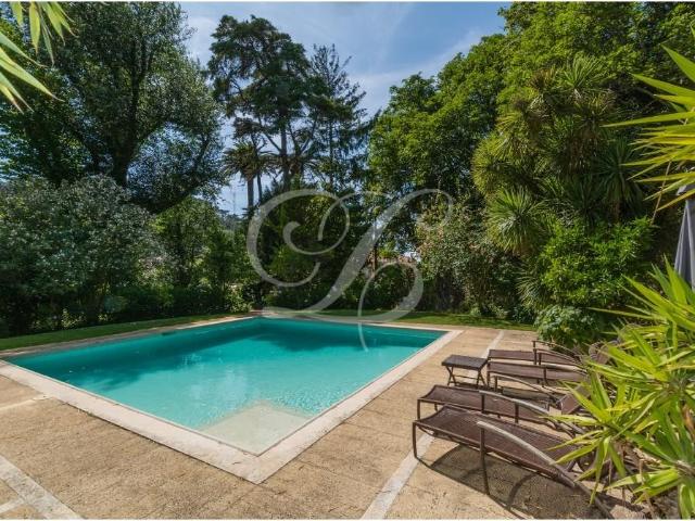 Quinta renovada c/ 7040 m2 de terreno c/ vista fabulosa para. 270m² Agualva e mira sintra