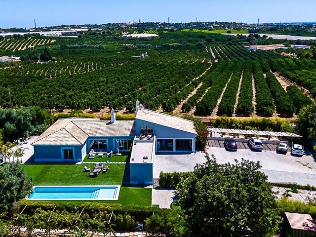 Quinta Rural Excelente LocalizaçãoTemos para venda esta Excl. 199m² Faro Sé e São Pedro