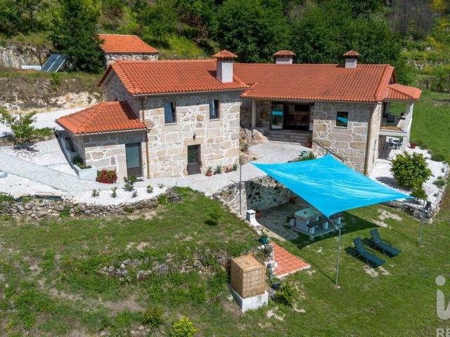 Quinta rural T3 em Avô de 128,6 m²