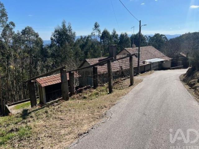 Quinta rural T4 em Santa Cruz da Trapa e São Cristóvão de Lafões de 200 m²