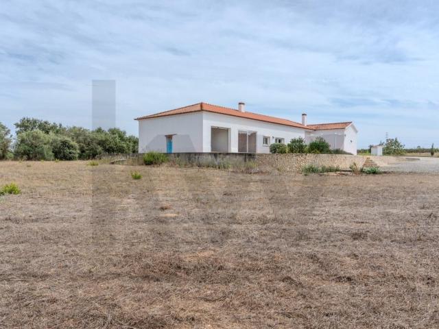 Quinta T2 Térrea com 1.37 Ha em Palmela – Vista Serra da Arr. 232m² Palmela