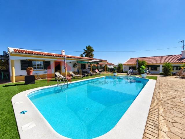 Quinta T3+1 com piscina e terreno agrícola