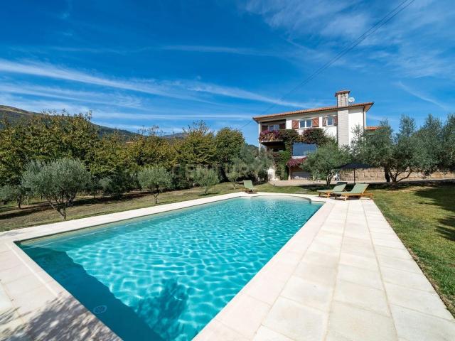 Quinta T3 + 1 com Piscina em Sermanha, Sedielos Peso da Régua Vila Real