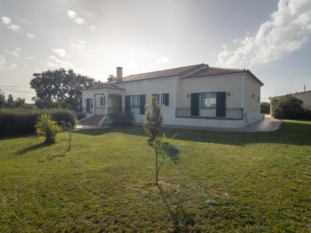 Quinta T3 com fantastica moradia, Terreno Amplo com 1922 m2 Refúgio de Tranquilidade em Setúbal