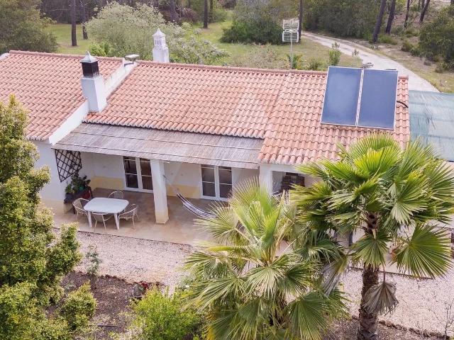 Quinta T3 com 1,8 ha a 15 min da Praia em Zona Tranquila