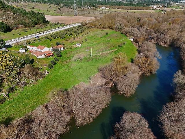 Quinta T3 à venda em Celorico São Pedro e Santa Maria e Vila Boa do Mondego, Celorico da Beira RE/MAX Portugal
