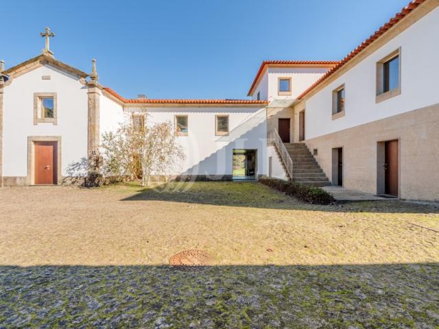 Quinta T4+2 com capela, piscina e garagem em Santo Tirso