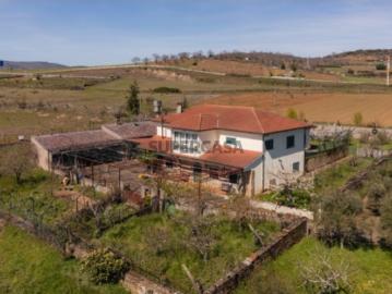 Quinta T4 com Piscina em São Pedro de Serracenos, Bragança