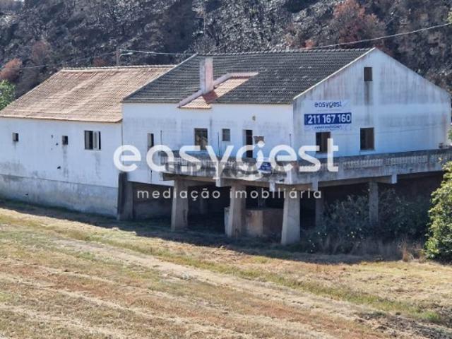 Quinta T4 de 171 m2 com terreno de 9 ha localizada em Odeceixe