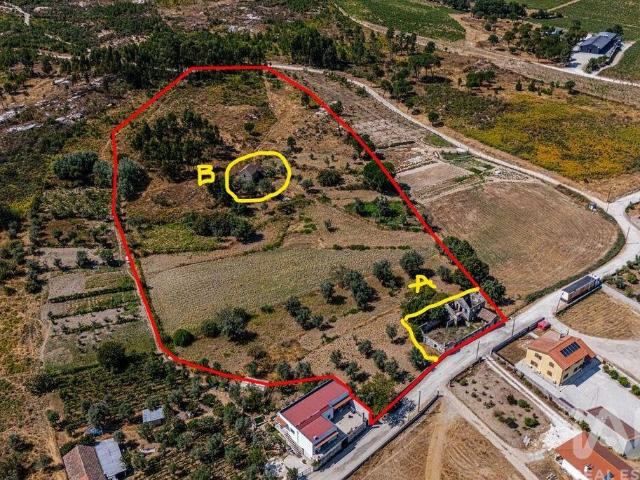 Quinta T4 em Moimenta de Maceira Dão e Lobelhe do Mato de 30000,00 m²