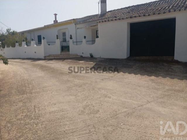 Quinta T4 em São Barnabé de 77 m²