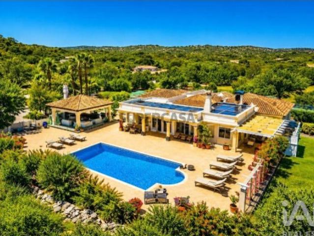Quinta T4 em Santa Bárbara de Nexe de 400 m²