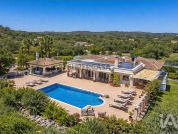 Quinta T4 em Santa Bárbara de Nexe de 400 m²