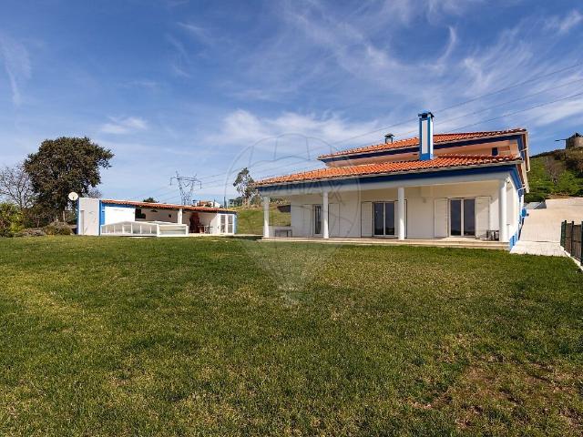 Quinta T5 à venda em São Quintino, Sobral de Monte Agraço RE/MAX Portugal