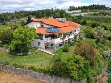 Quinta T6 em Candosa de 334,00 m²