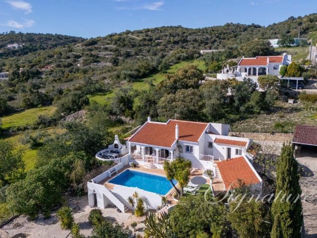 Quinta térrea, lindamente renovada, com 4 quartos em casa de. 0m² Santa Bárbara De Nexe