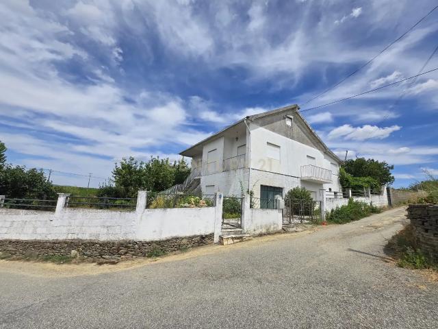 Quinta Típica em São João da Pesqueira com Vista Panorâmica