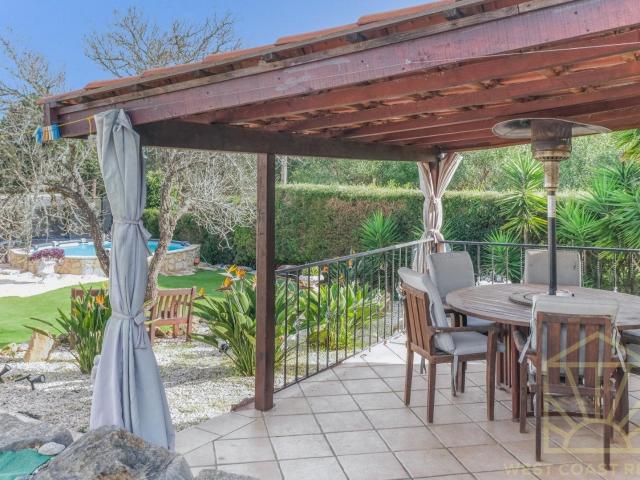 Quinta única com terreno situada na periferia da aldeia de B. 180m² Vila do Bispo e Raposeira