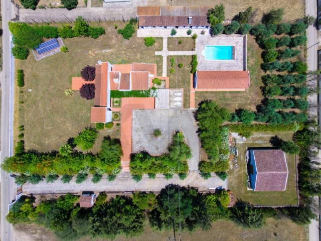 Quinta Urbana T4 em Évora | A 2 min do Hospital | 10.000 m2 | Poss. Const. 2ª Moradia