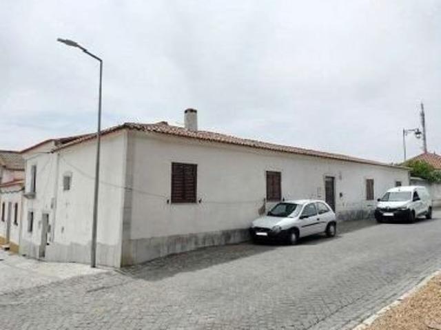 Quinta V3 + 1 da banca composta por 2 entradas independentes. 280m² Alvito