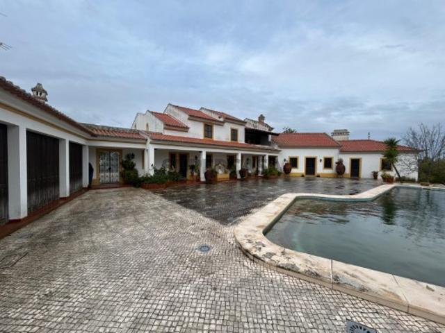 Quinta V6 inserida num terreno com 2,2 hectares em Montemor o Novo | Wallis Real Estate