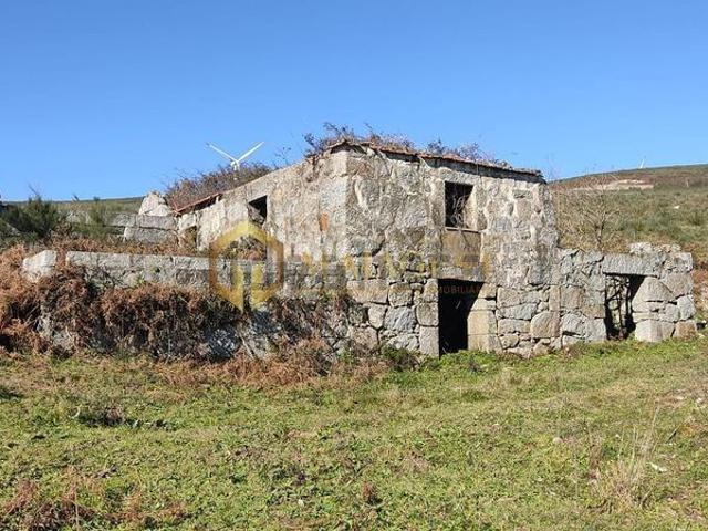 Quintas e casas rústicas em Gove
