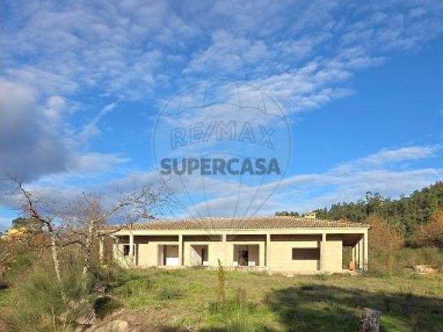 Quintas e casas rústicas T0 em Atei