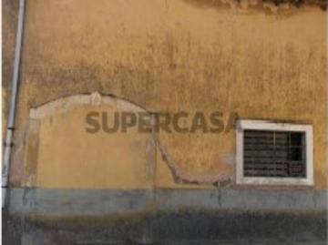 Quintas e casas rústicas T0 em Azoia de Cima e Tremês