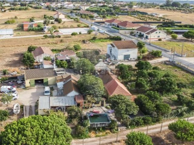 Quintas e casas rústicas T0 em Moita