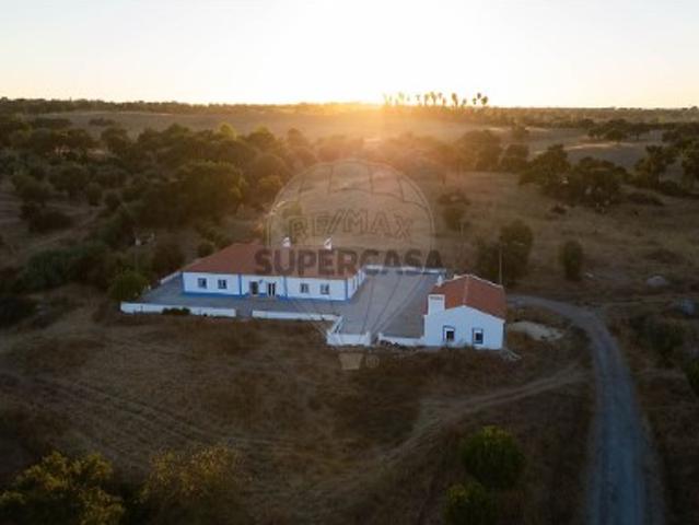 Quintas e casas rústicas T0 em Nossa Senhora do Bispo