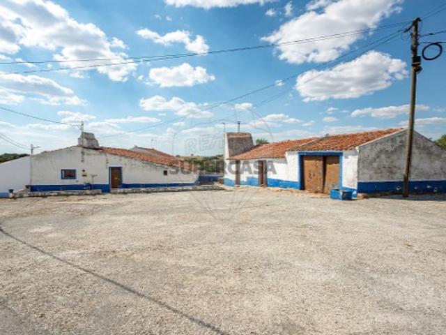 Quintas e casas rústicas T0 em Redondo
