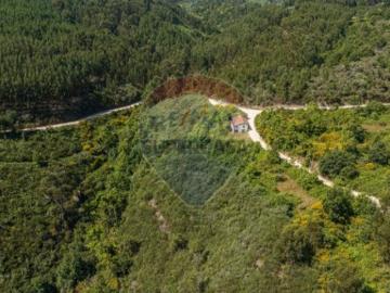 Quintas e casas rústicas T0 em Vale de Bouro
