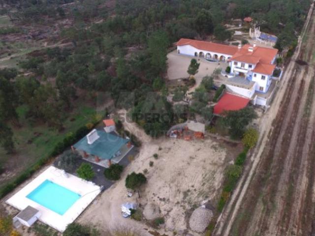 Quintas e casas rústicas T11 em Raposa