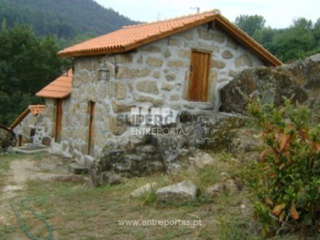 Quintas e casas rústicas T1 em Avessadas e Rosém