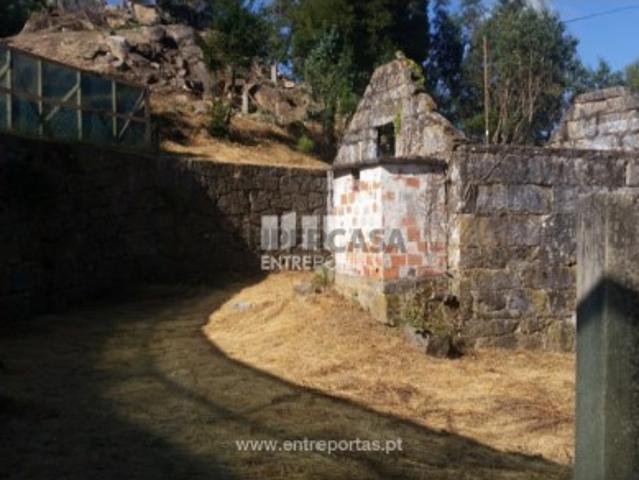 Quintas e casas rústicas T1 em Avessadas e Rosém