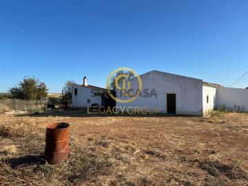 Quintas e casas rústicas T1 em Nossa Senhora das Neves